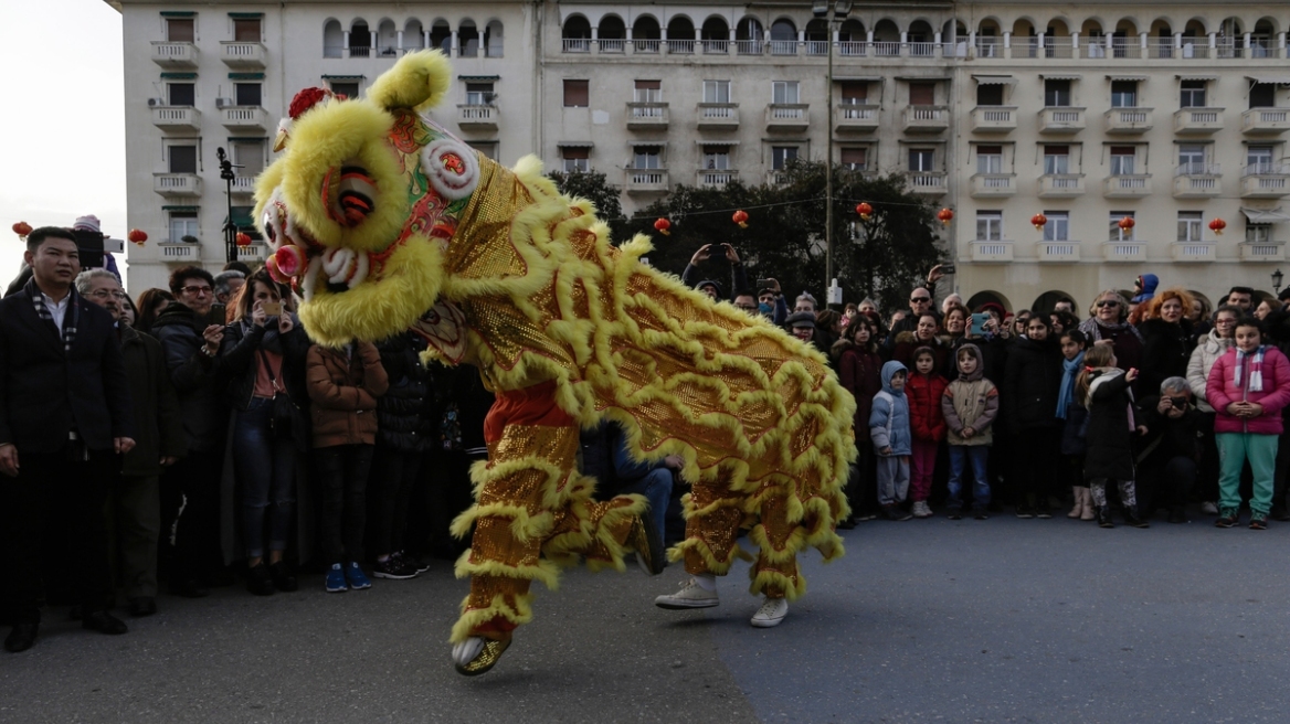 Βίντεο και φωτογραφίες: Δράκοι και λιοντάρια στο κέντρο της Θεσσαλονίκης